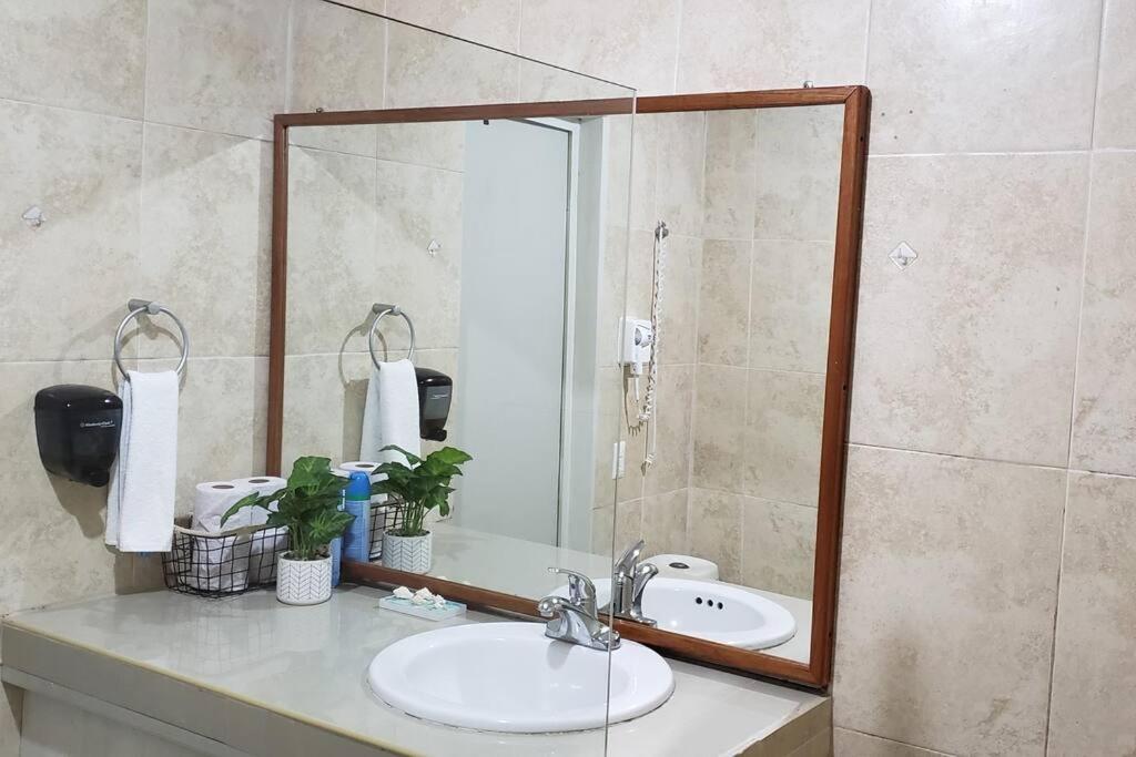 Departamento Comodo Centrico Tv Ac Wifi Cocina Parking, Letra C سيوداد فاليس المظهر الخارجي الصورة